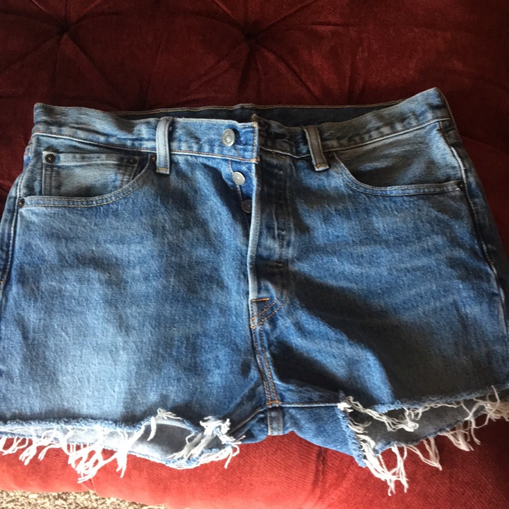 Levi’s 501 cutoff jean shorts
